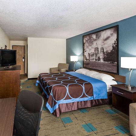 Super 8 by Wyndham Urbandale/Des Moines Area Motel Bagian luar foto