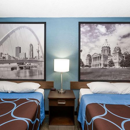 Super 8 by Wyndham Urbandale/Des Moines Area Motel Bagian luar foto