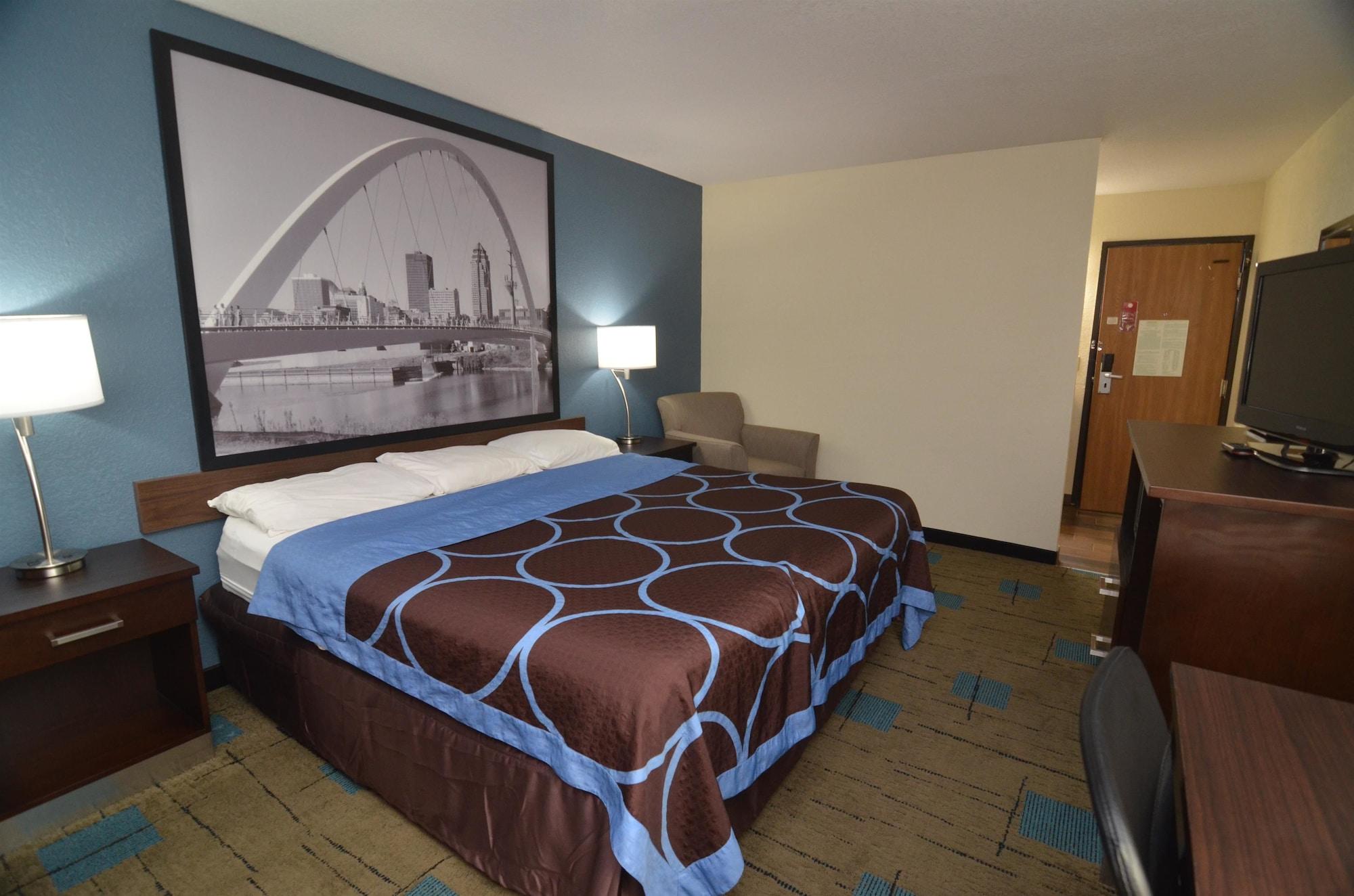 Super 8 by Wyndham Urbandale/Des Moines Area Motel Bagian luar foto