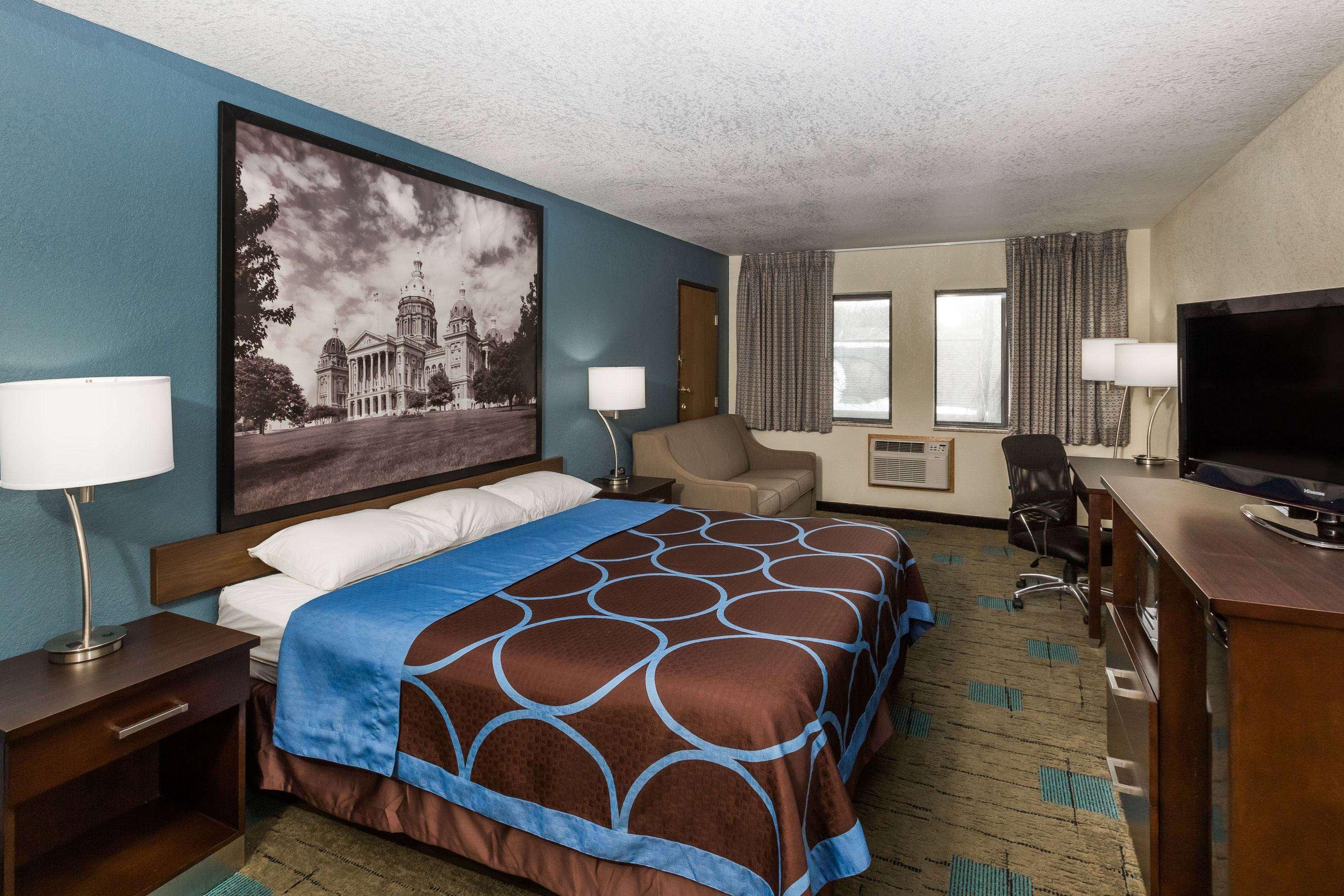 Super 8 by Wyndham Urbandale/Des Moines Area Motel Bagian luar foto