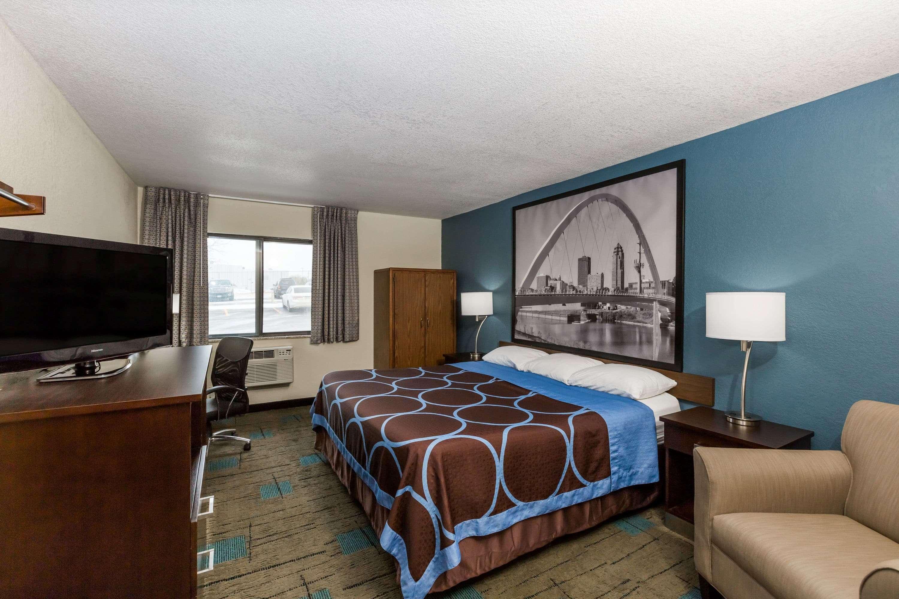 Super 8 by Wyndham Urbandale/Des Moines Area Motel Bagian luar foto