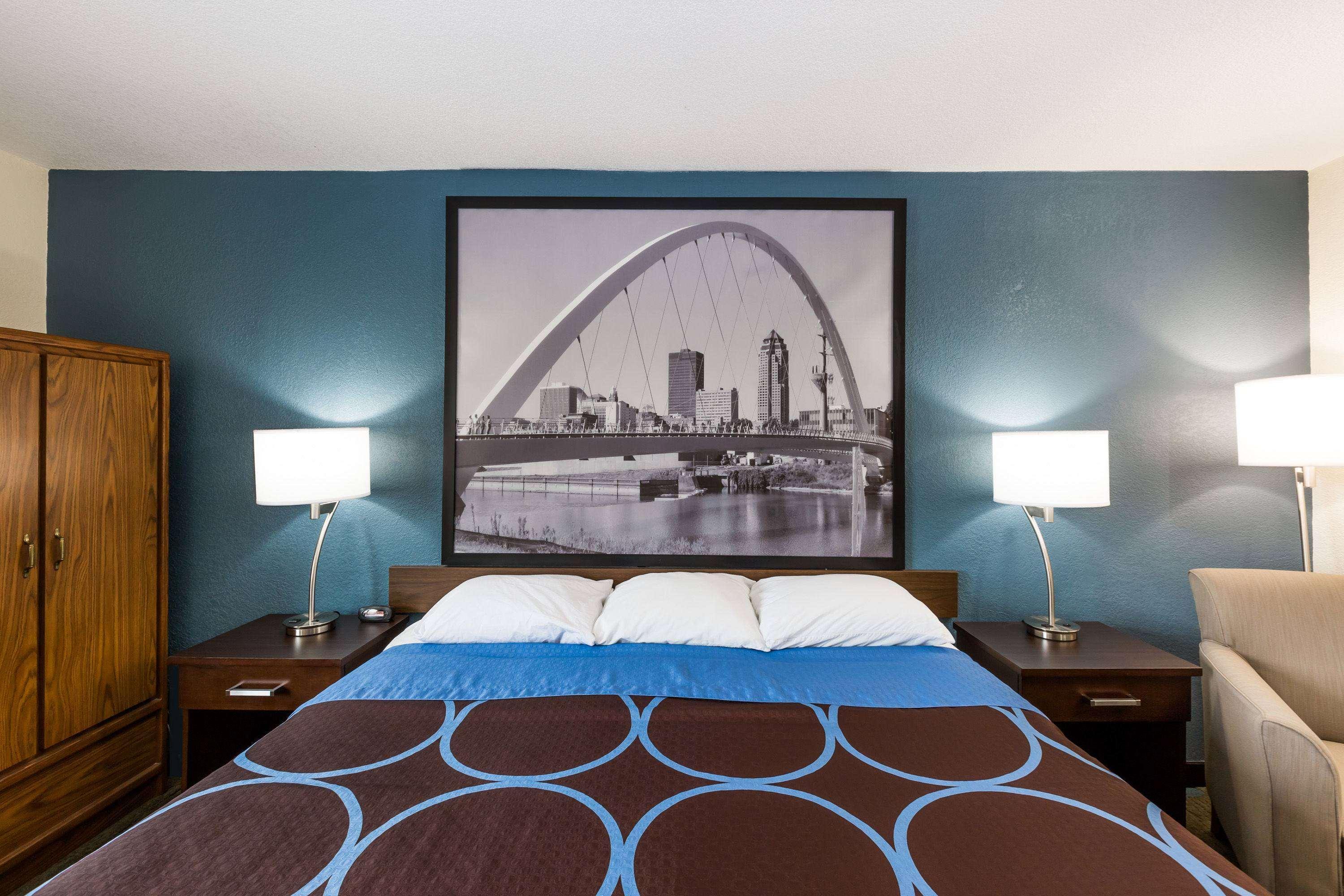 Super 8 by Wyndham Urbandale/Des Moines Area Motel Bagian luar foto