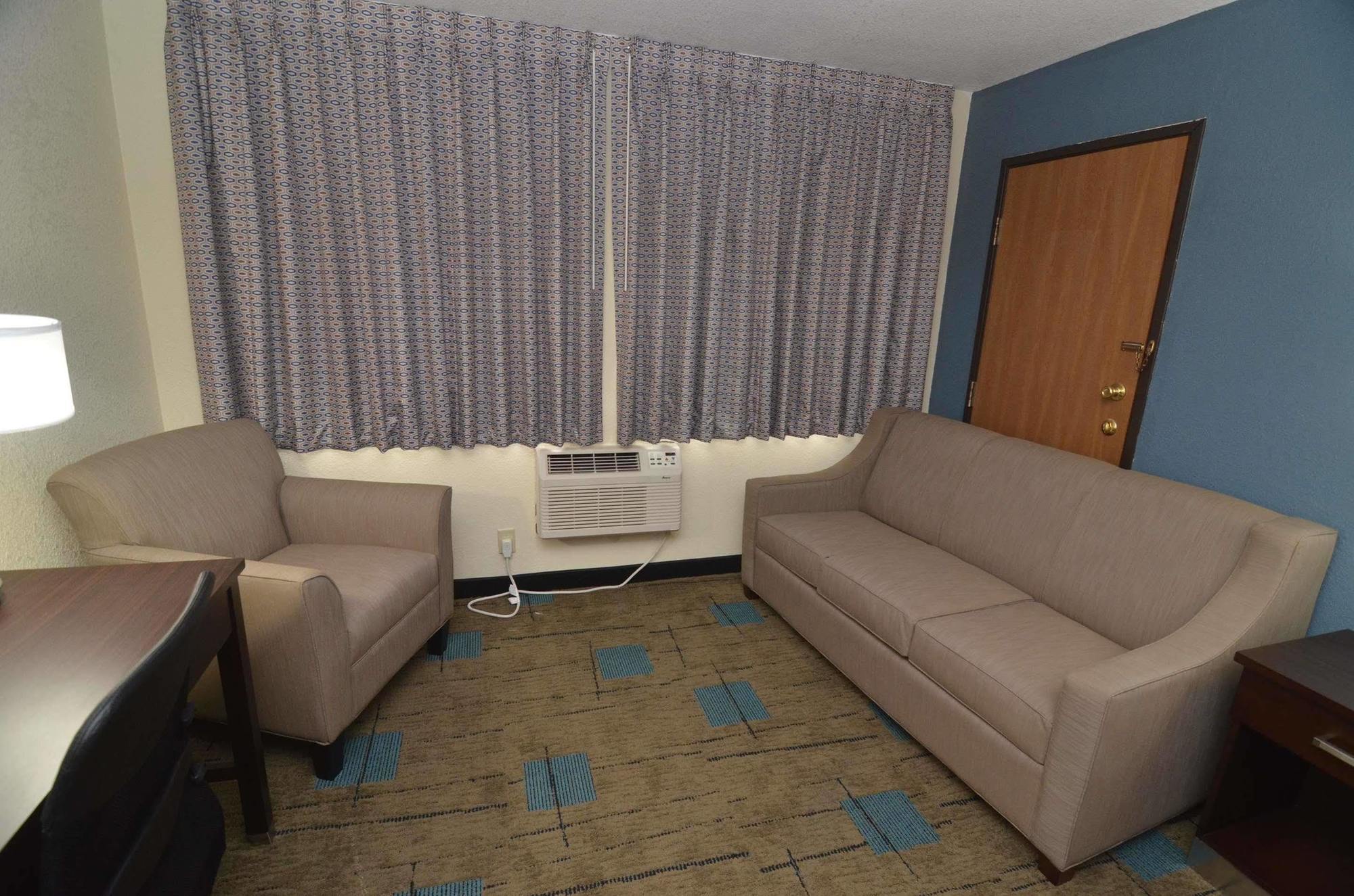 Super 8 by Wyndham Urbandale/Des Moines Area Motel Bagian luar foto