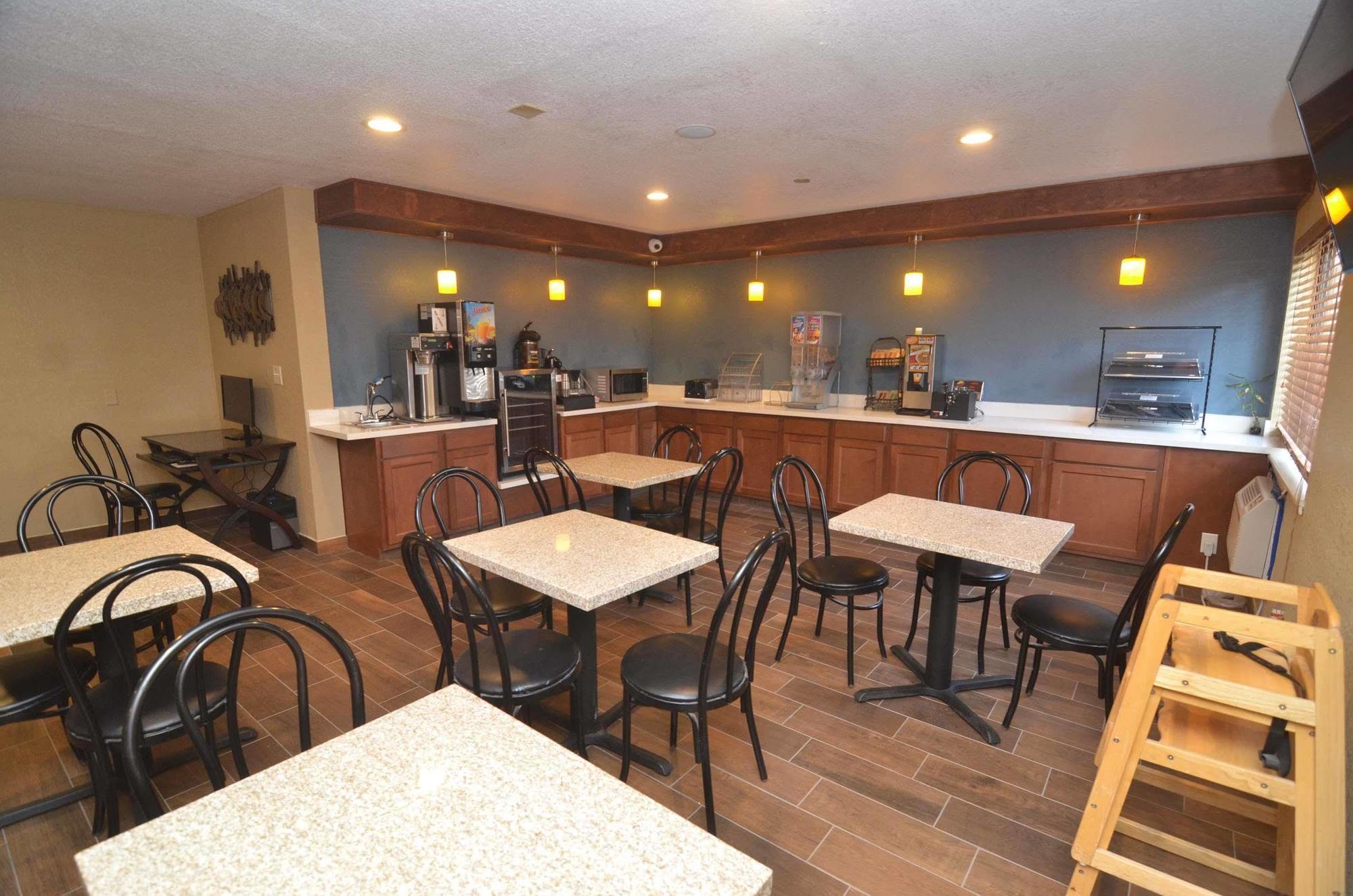 Super 8 by Wyndham Urbandale/Des Moines Area Motel Bagian luar foto