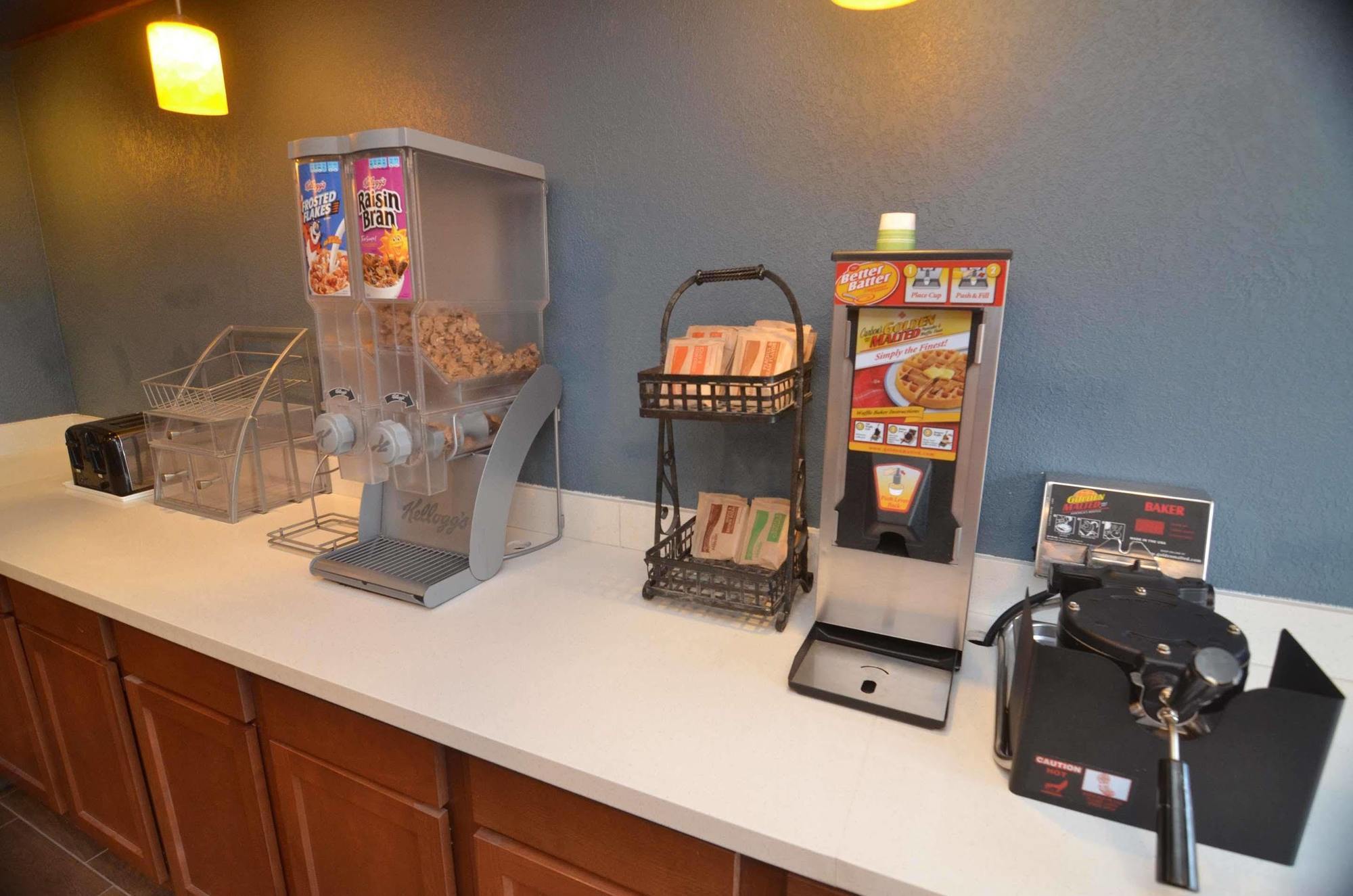 Super 8 by Wyndham Urbandale/Des Moines Area Motel Bagian luar foto