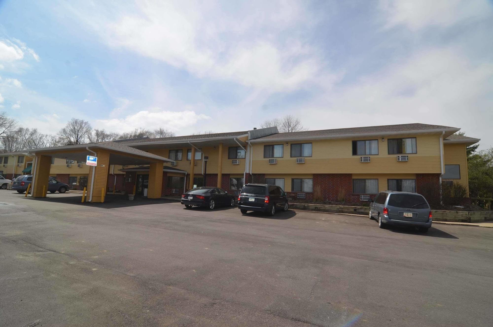 Super 8 by Wyndham Urbandale/Des Moines Area Motel Bagian luar foto