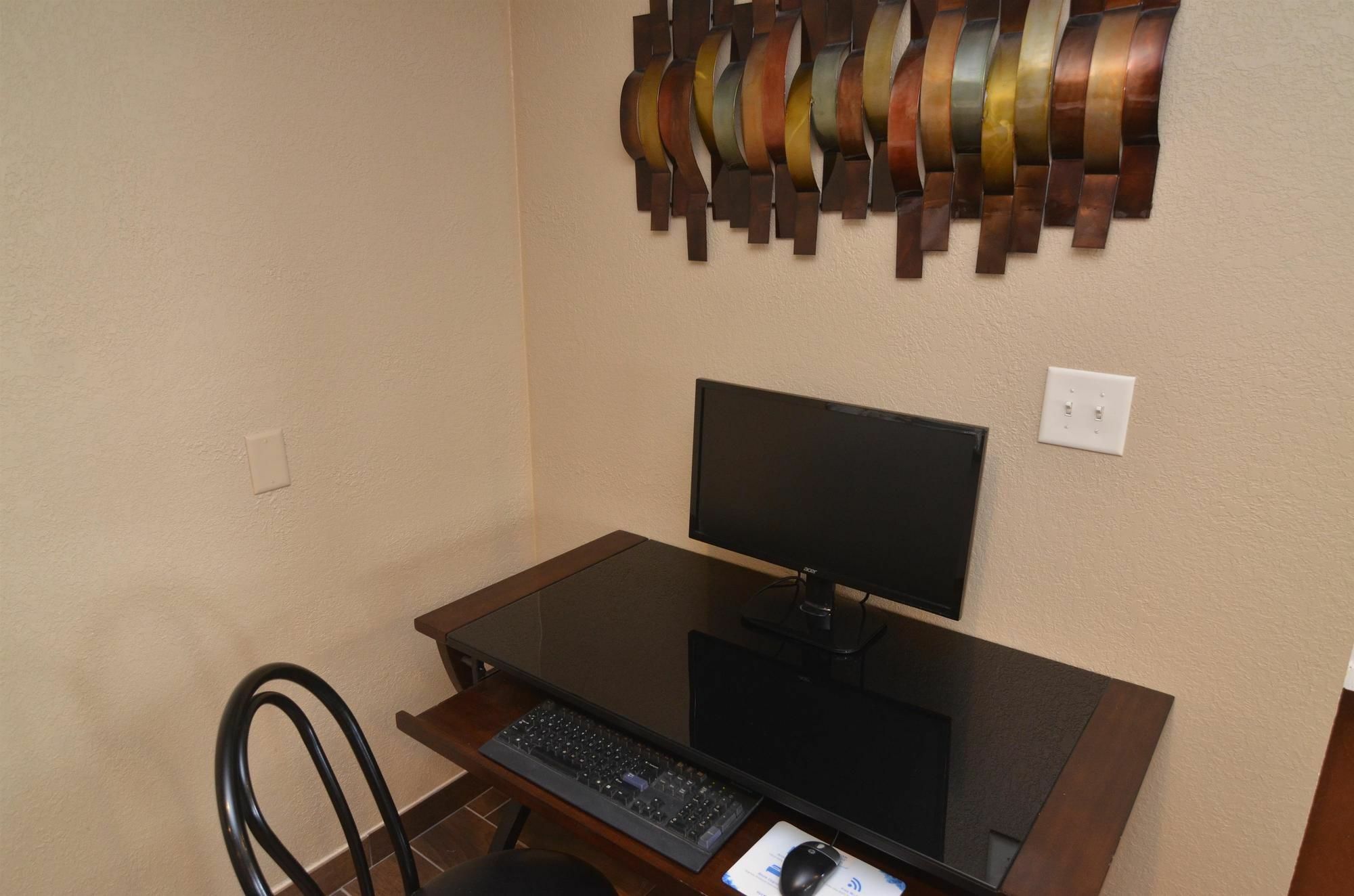 Super 8 by Wyndham Urbandale/Des Moines Area Motel Bagian luar foto